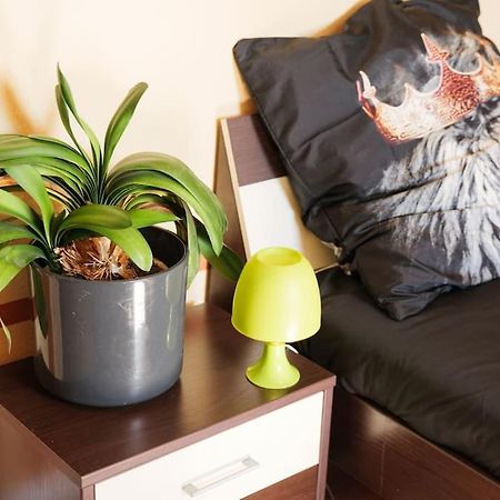 - 3-Bedroom Apartment Luxury: Central & Spacious In Duisburg & Big Tv And Kitchen - Zewnętrze zdjęcie