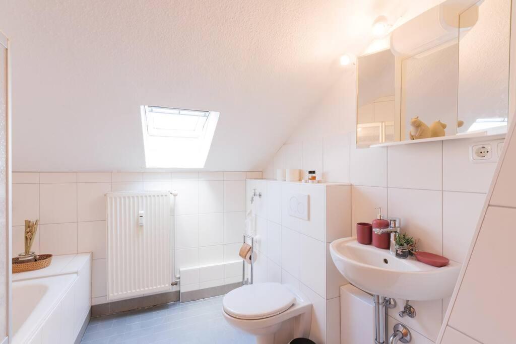 - 3-Bedroom Apartment Luxury: Central & Spacious In Duisburg & Big Tv And Kitchen - Zewnętrze zdjęcie