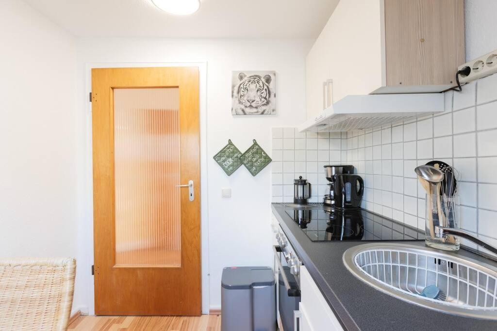 - 3-Bedroom Apartment Luxury: Central & Spacious In Duisburg & Big Tv And Kitchen - Zewnętrze zdjęcie