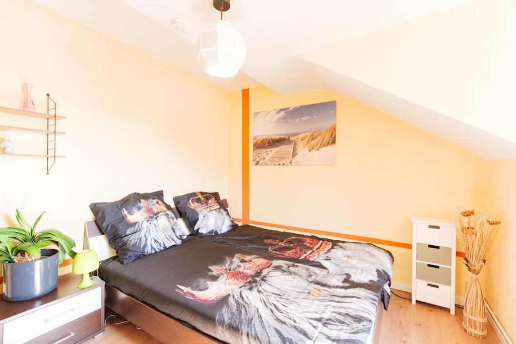 - 3-Bedroom Apartment Luxury: Central & Spacious In Duisburg & Big Tv And Kitchen - Zewnętrze zdjęcie
