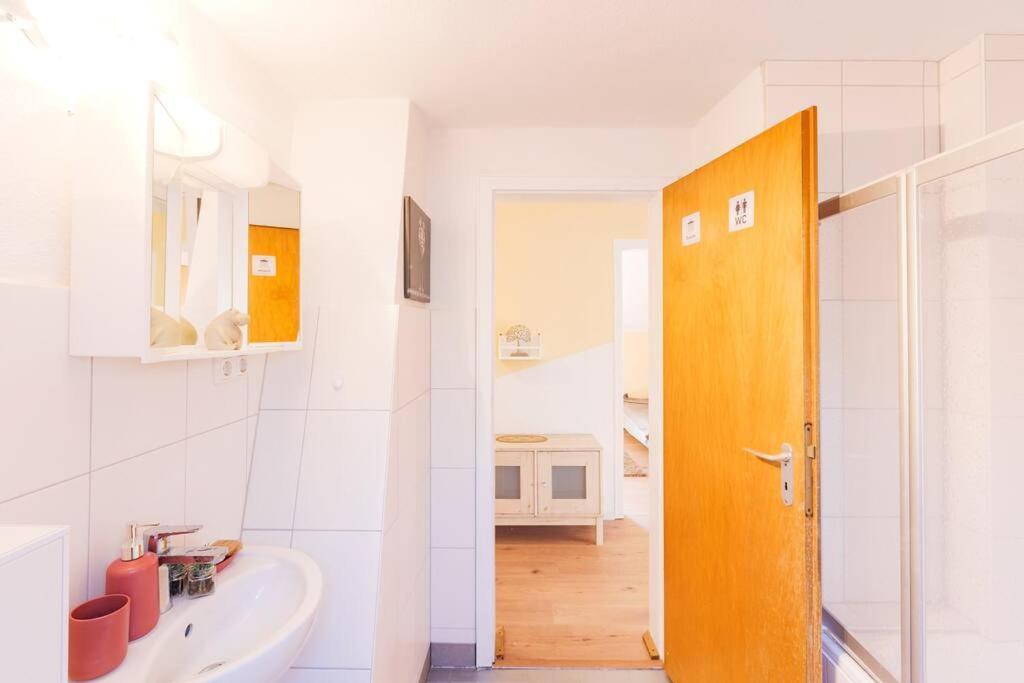 - 3-Bedroom Apartment Luxury: Central & Spacious In Duisburg & Big Tv And Kitchen - Zewnętrze zdjęcie