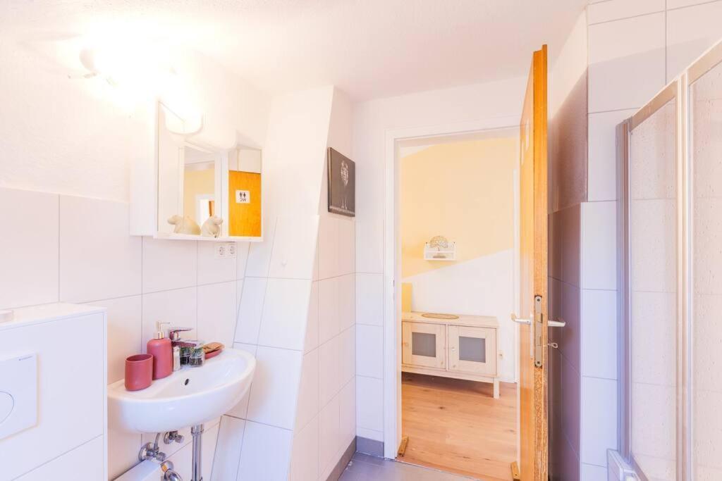 - 3-Bedroom Apartment Luxury: Central & Spacious In Duisburg & Big Tv And Kitchen - Zewnętrze zdjęcie